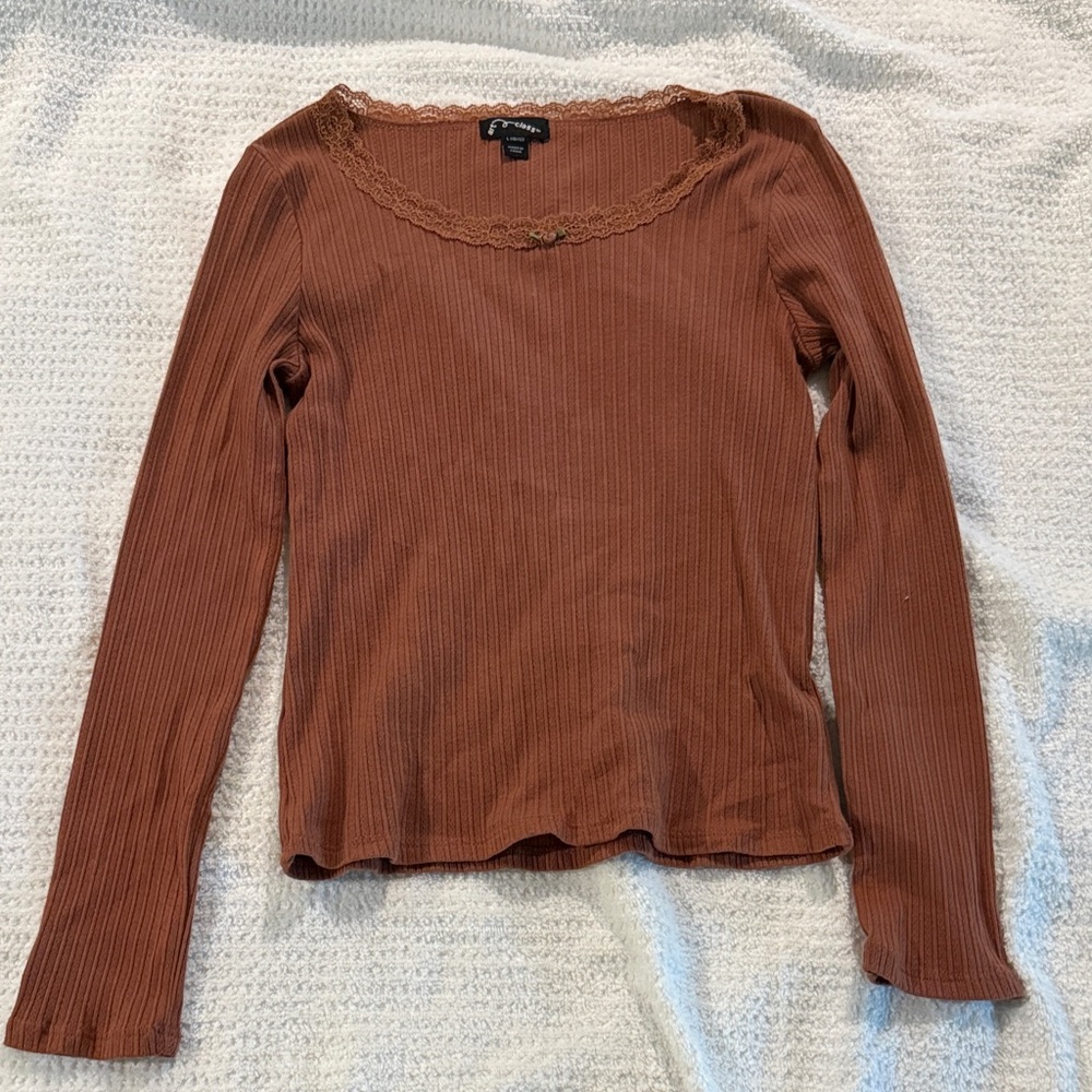 Art Class Rust Ribbed Lace Trim Blouse